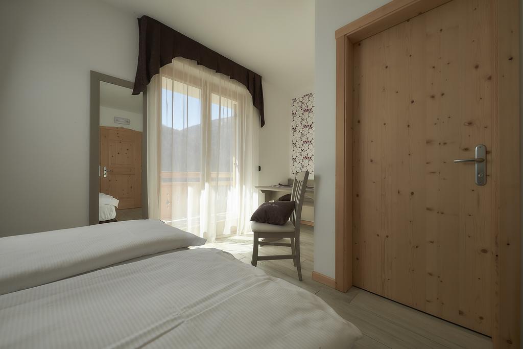 Abete Rosso Hotel Rabbi Luaran gambar