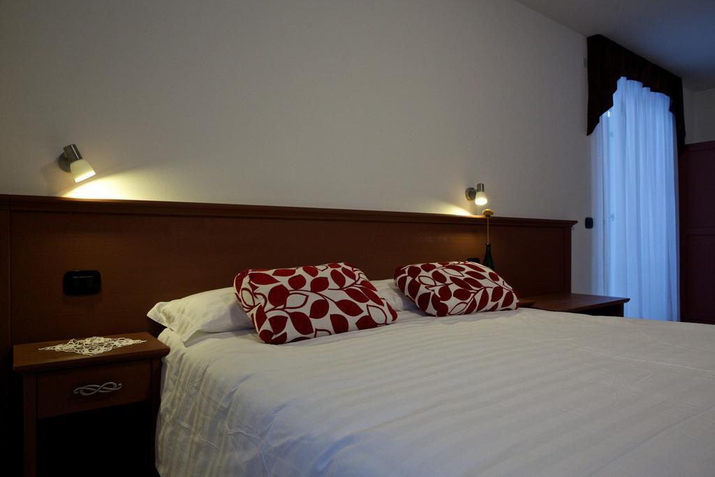 Abete Rosso Hotel Rabbi Luaran gambar