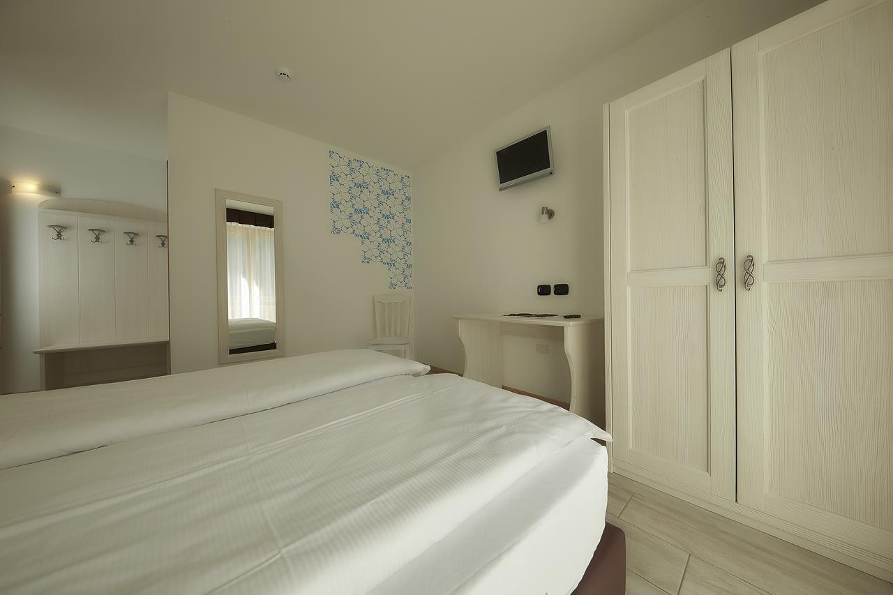 Abete Rosso Hotel Rabbi Luaran gambar
